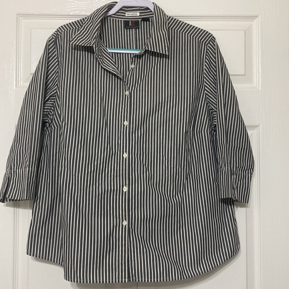 - Women ALC Atlast Classics Gray  and white White Striped Shirt size 1X - Picture 1 of 8